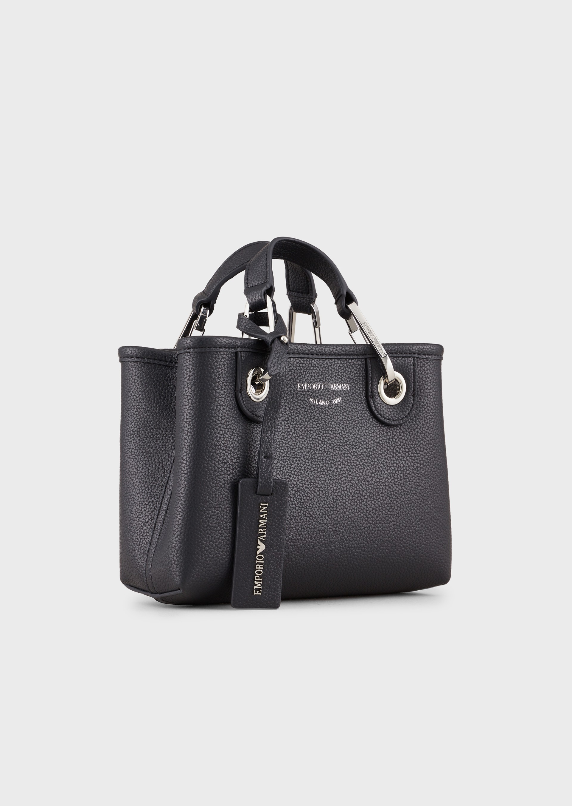 SHOPPER - Y3D176_YFO5E_89374_D.jpg